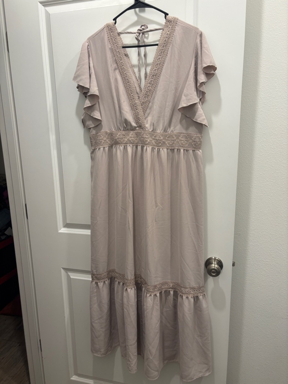 V-Neck Ruffle Sleeve Midi Dress in Cream XL